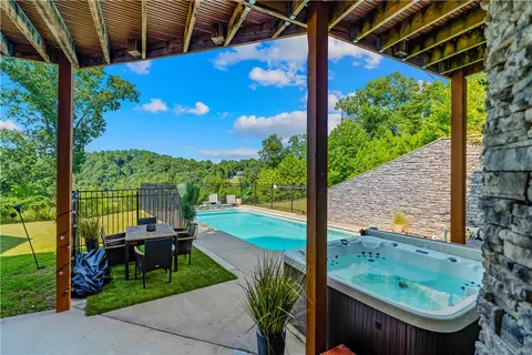 Exterior - 8662 Woods Rd, Rogers, AR 72756 photo 15 of 18