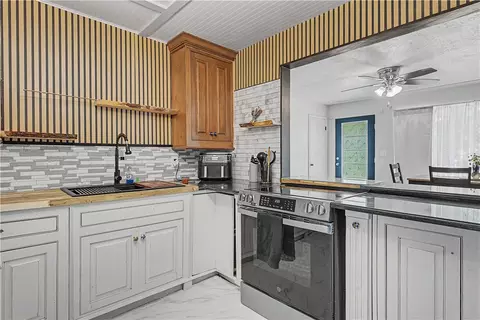 Kitchen - 3300 Monte Ne Rd, Rogers, AR 72758 photo 3 of 4
