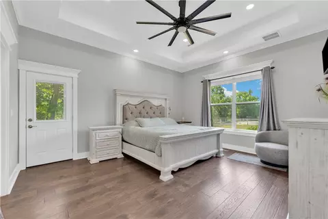 Bedroom - 11958 Landers Rd, Rogers, AR 72756 photo 1 of 7