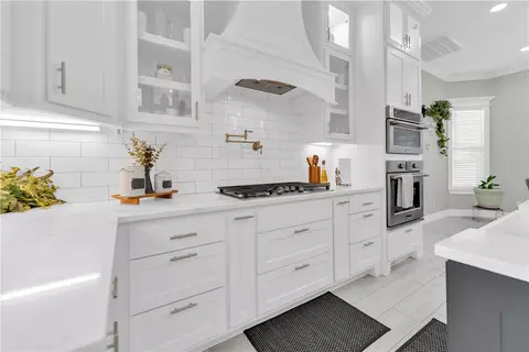 Kitchen - 11958 Landers Rd, Rogers, AR 72756 photo 2 of 2