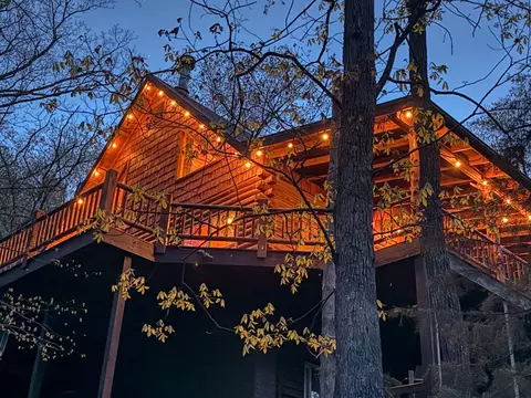 446 Lakeside Rd, Eureka Springs, AR 72631