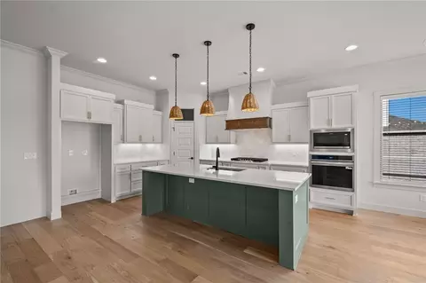Kitchen - 1340 Greyback Ln, Centerton, AR 72719 photo 2 of 4