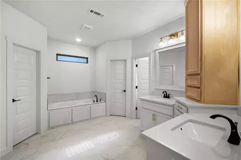 Bath - 1340 Greyback Ln, Centerton, AR 72719 photo 1 of 6
