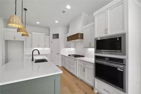 Kitchen - 1340 Greyback Ln, Centerton, AR 72719 photo 3 of 4