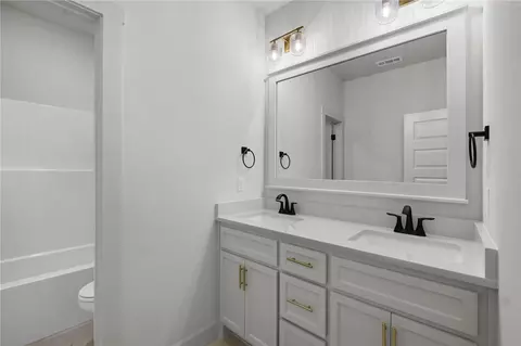 Bath - 1340 Greyback Ln, Centerton, AR 72719 photo 5 of 6