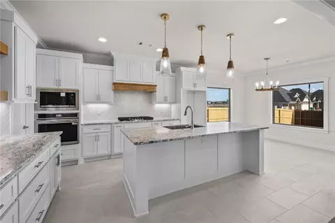 Kitchen - 1401 Greyback Ln, Centerton, AR 72719 photo 2 of 3