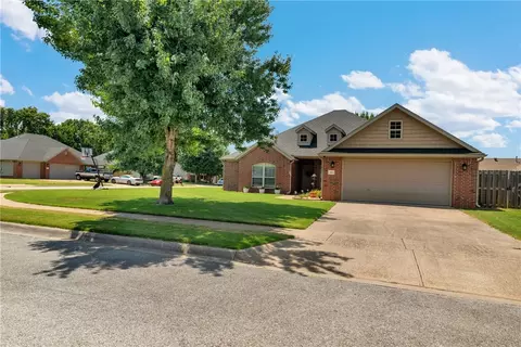 527 N Country Farm Rd, Fayetteville, AR 72704