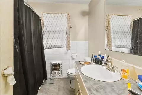 Bath - 1504 Capps Rd, Harrison, AR 72601 photo 1 of 2