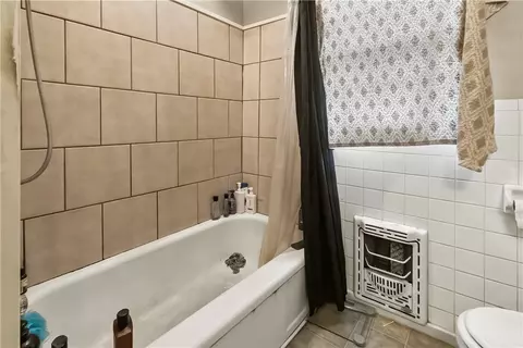 Bath - 1504 Capps Rd, Harrison, AR 72601 photo 2 of 2