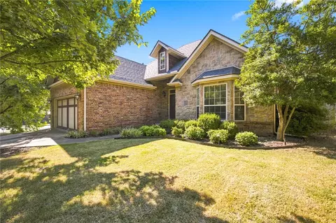 833 E Birwin St, Fayetteville, AR 72703