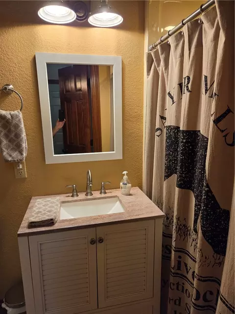 Bath - 2925 Dublin Rd, Scranton, AR 72863 photo 1 of 6