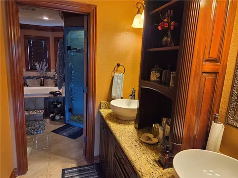Bath - 2925 Dublin Rd, Scranton, AR 72863 photo 3 of 6