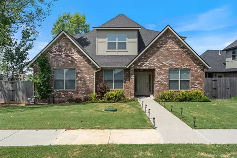 585 S Rainbow Rd, Cave Springs, AR 72718