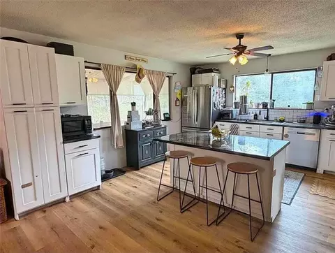 Kitchen - 6233 Sunny Fox Rd, Mountain View, AR 72560 photo 2 of 2