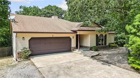 7 Cherhill Dr, Bella Vista, AR 72714