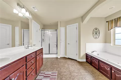 Bath - 3956 Glenbrook Loop, Springdale, AR 72764 photo 1 of 4