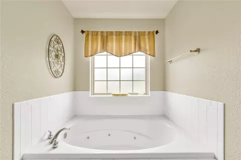 Bath - 3956 Glenbrook Loop, Springdale, AR 72764 photo 3 of 4