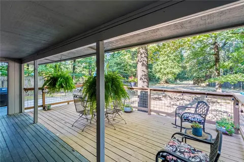 10899 Hummingbird Rd, Gravette, AR 72736
