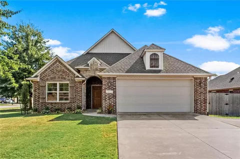 3905 W Providence Dr, Fayetteville, AR 72704