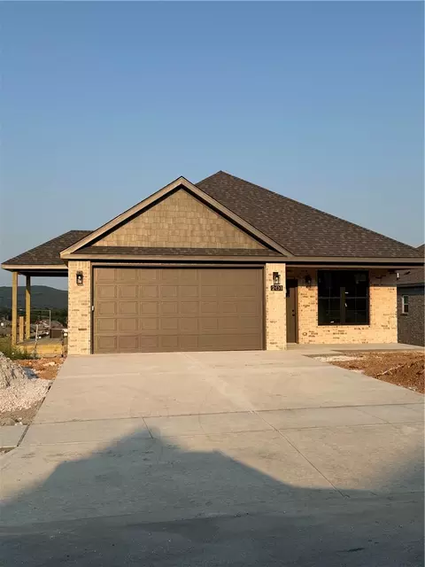 201 N Eagle Mountain St, Prairie Grove, AR 72753