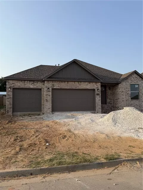 842 E Buchanan St, Prairie Grove, AR 72753