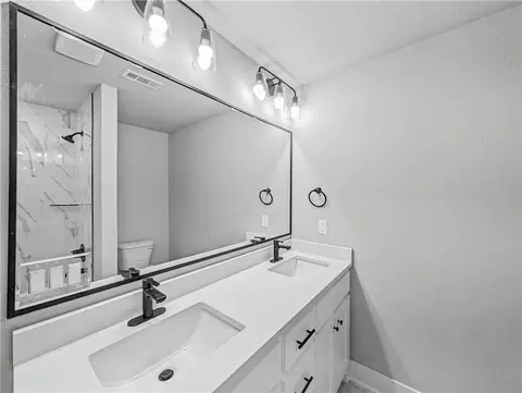 Bath - 4832 Hawk St, Springdale, AR 72762 photo 5 of 5