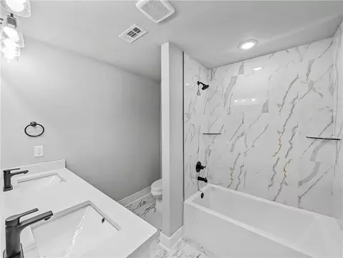 Bath - 4832 Hawk St, Springdale, AR 72762 photo 4 of 5
