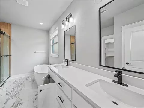 Bath - 4832 Hawk St, Springdale, AR 72762 photo 1 of 5
