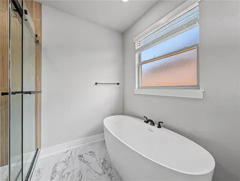 Bath - 4832 Hawk St, Springdale, AR 72762 photo 3 of 5