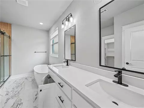 Bath - 4832 Hawk St, Springdale, AR 72762 photo 1 of 5