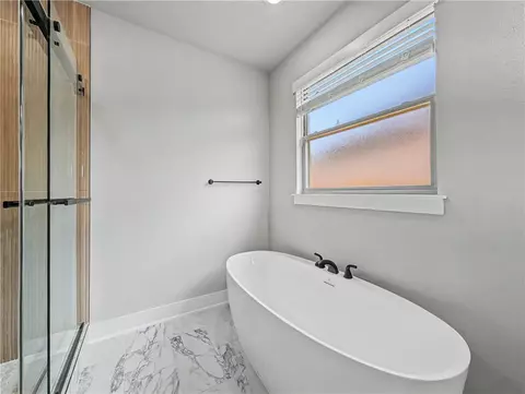 Bath - 4832 Hawk St, Springdale, AR 72762 photo 3 of 5