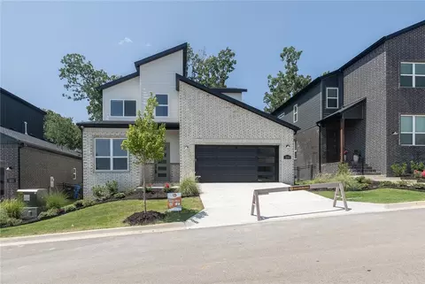 3200 N Sumac Dr, Fayetteville, AR 72703