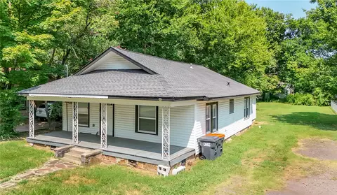 900 N Detroit Ave, Russellville, AR 72801