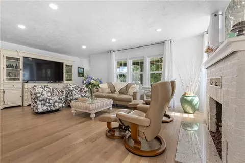 Living - 710 S Hwy 62-65, Harrison, AR 72601 photo 2 of 4