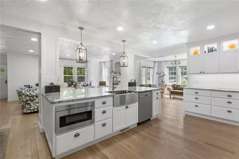 Kitchen - 710 S Hwy 62-65, Harrison, AR 72601 photo 3 of 7