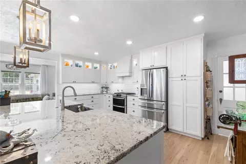 Kitchen - 710 S Hwy 62-65, Harrison, AR 72601 photo 2 of 7