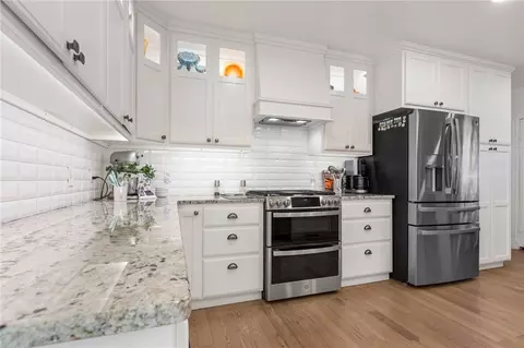 Kitchen - 710 S Hwy 62-65, Harrison, AR 72601 photo 4 of 7