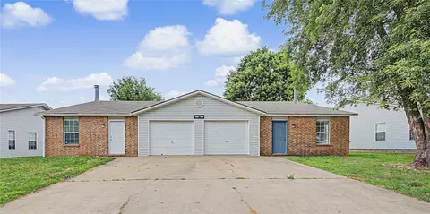4394 W 4396 W Thrasher Dr, Fayetteville, AR 72704