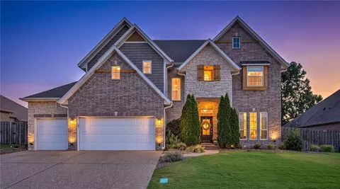 3724 N Jules Verne Ave, Fayetteville, AR 72704
