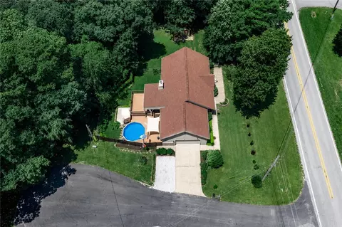 2 Saint Neots Ln, Bella Vista, AR 72714