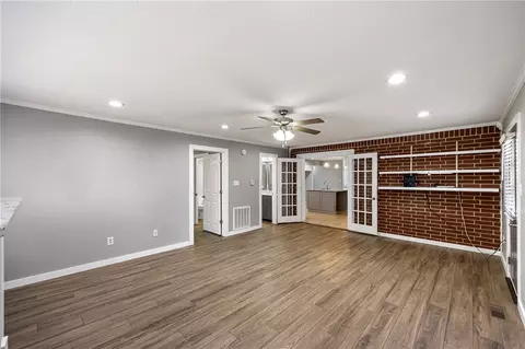 Living - 35 Crestline Dr, Dover, AR 72837 photo 3 of 6