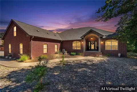 2 Stonehaven Ln, Bella Vista, AR 72715