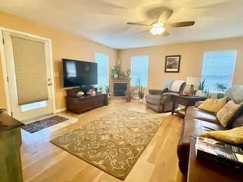 Living - 3801 Shields Dr, Harrison, AR 72601 photo 1 of 5