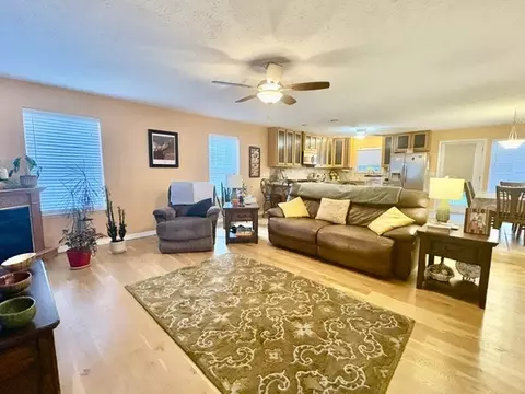Living - 3801 Shields Dr, Harrison, AR 72601 photo 2 of 5
