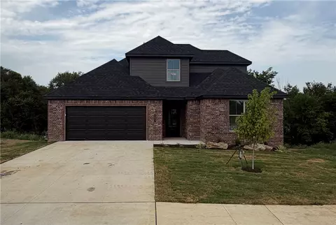 303 W Hondo St, Siloam Springs, AR 72761