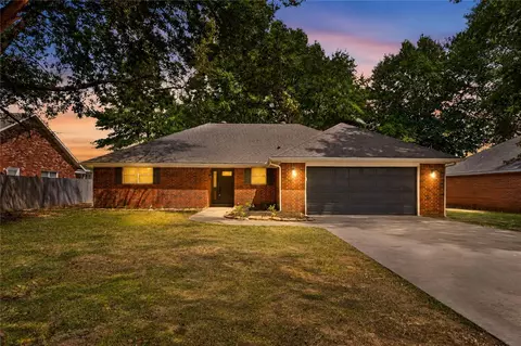 515 Oakwood St, Lowell, AR 72745