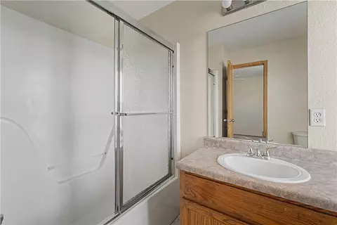 Bath - 435 Chartres Ave, Springdale, AR 72764 photo 6 of 6