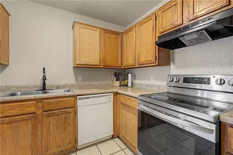 Kitchen - 435 Chartres Ave, Springdale, AR 72764 photo 5 of 5
