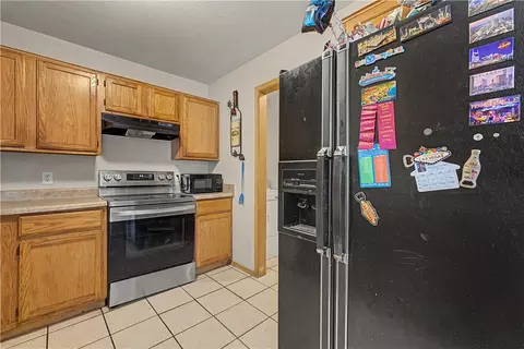 Kitchen - 435 Chartres Ave, Springdale, AR 72764 photo 4 of 5