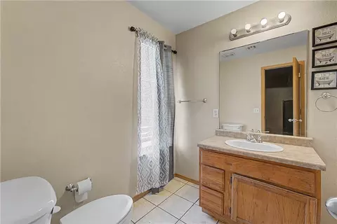 Bath - 435 Chartres Ave, Springdale, AR 72764 photo 3 of 6
